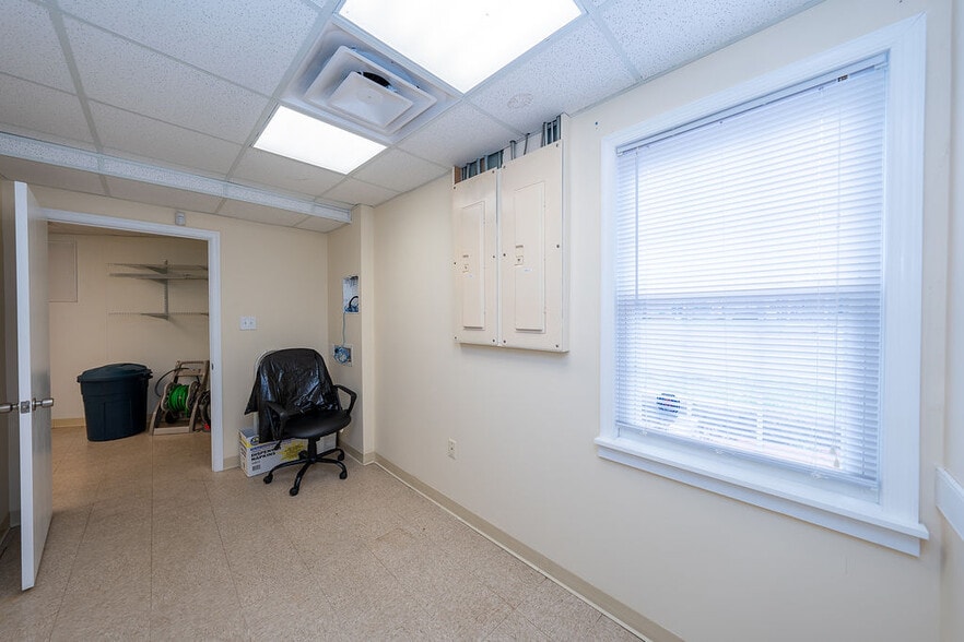 More Photos Of 101 Elm Ave, Louisa General Retail For Lease