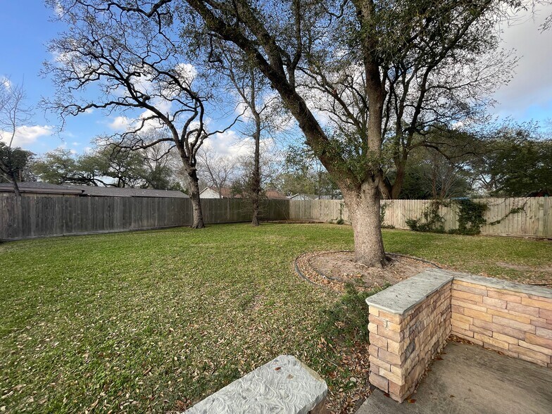 More Photos Of 408 Wilson Rd, Conroe Loft Creative Space For Lease