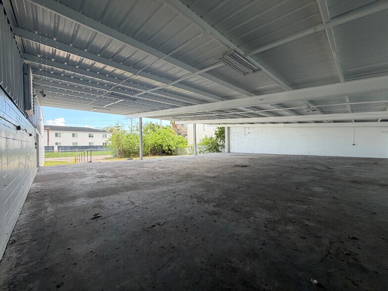 More Photos Of 5007 S Westshore Blvd, Tampa Warehouse For Sale