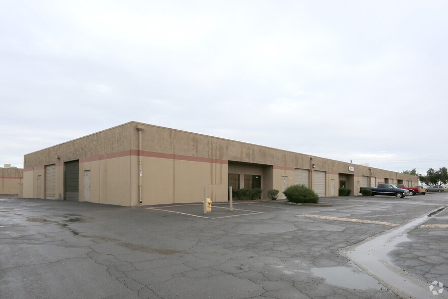 More Photos Of 5221 W Montebello Ave, Glendale Warehouse For Lease