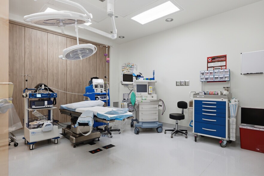 More Photos Of 5864 S Durango Dr, Las Vegas Medical For Sale
