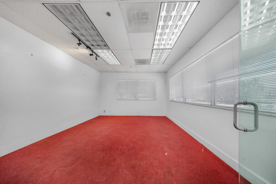 More Photos Of 2601 NW 105th Ave, Miami Warehouse For Sale