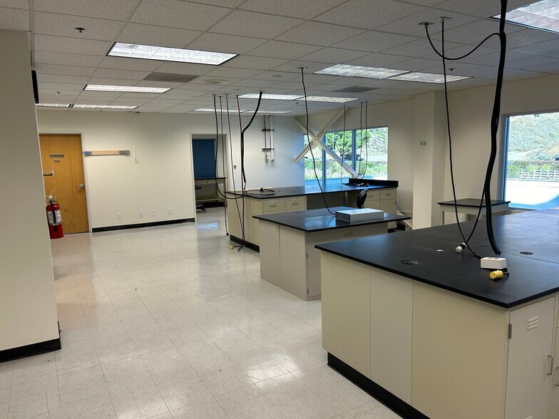 More Photos Of 25134 Rye Canyon Loop, Valencia Office For Lease