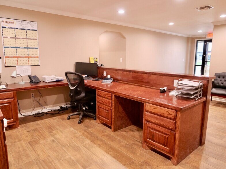 More Photos Of 4906 Houston Hwy, Victoria Light Distribution For Sale