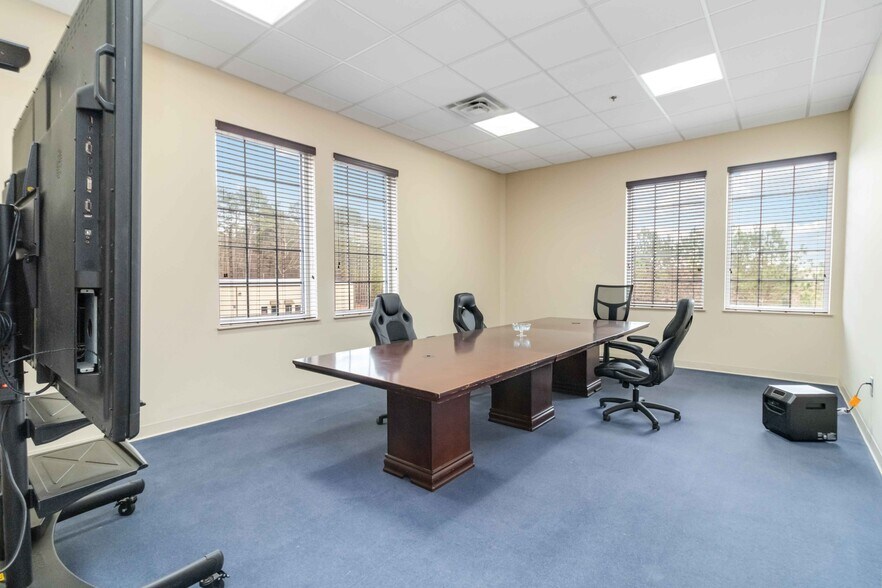 More Photos Of 500 Plantation Park Dr, Loganville Office For Sale