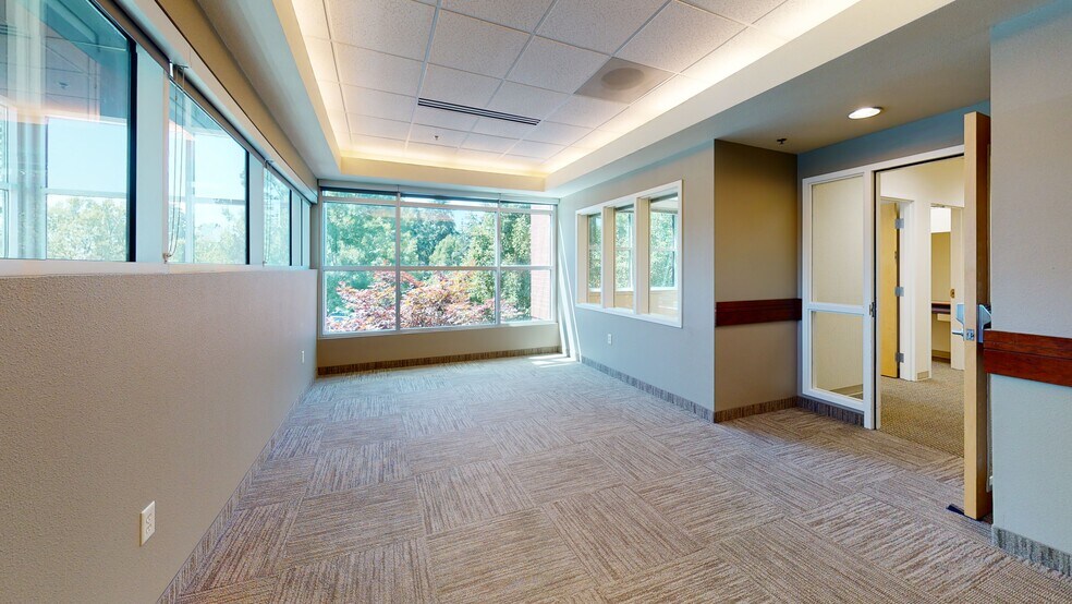 More Photos Of 693 Ray J. Glatt Cir, Woodburn Medical For Sale