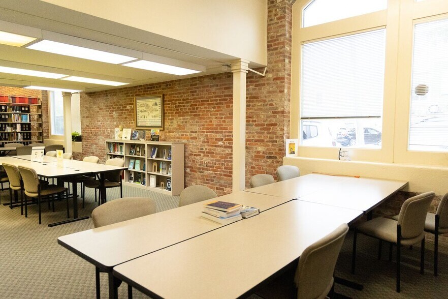 More Photos Of 81 Mary St, Charleston Office For Lease