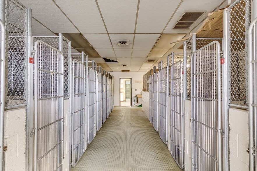 More Photos Of 5410 Allen Rd, Allen Park Medical For Sale