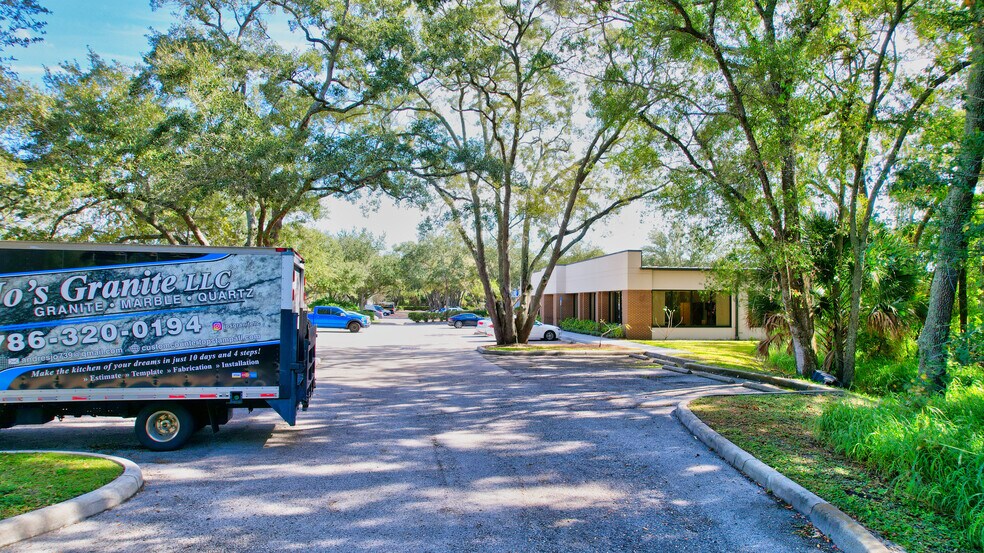 More Photos Of 5620 W Sligh Ave, Tampa Loft Creative Space For Sale