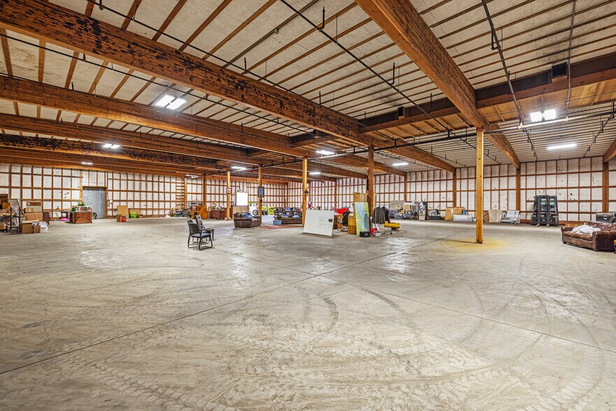 More Photos Of 615 S Spring St, Klamath Falls Warehouse For Lease