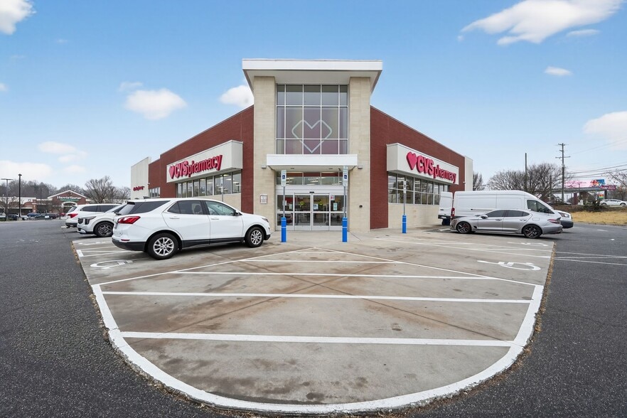 More Photos Of 4000 Battleground Ave, Greensboro Drugstore For Sale
