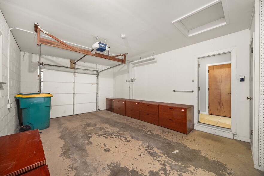 More Photos Of 704 E 9th St, Lockport Medical For Sale