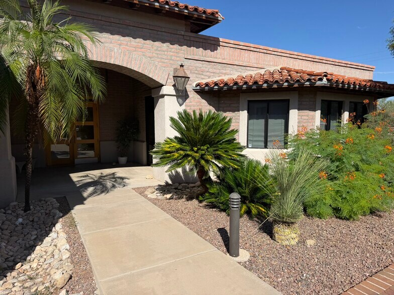More Photos Of 6885 N Oracle Rd, Tucson Office For Sale