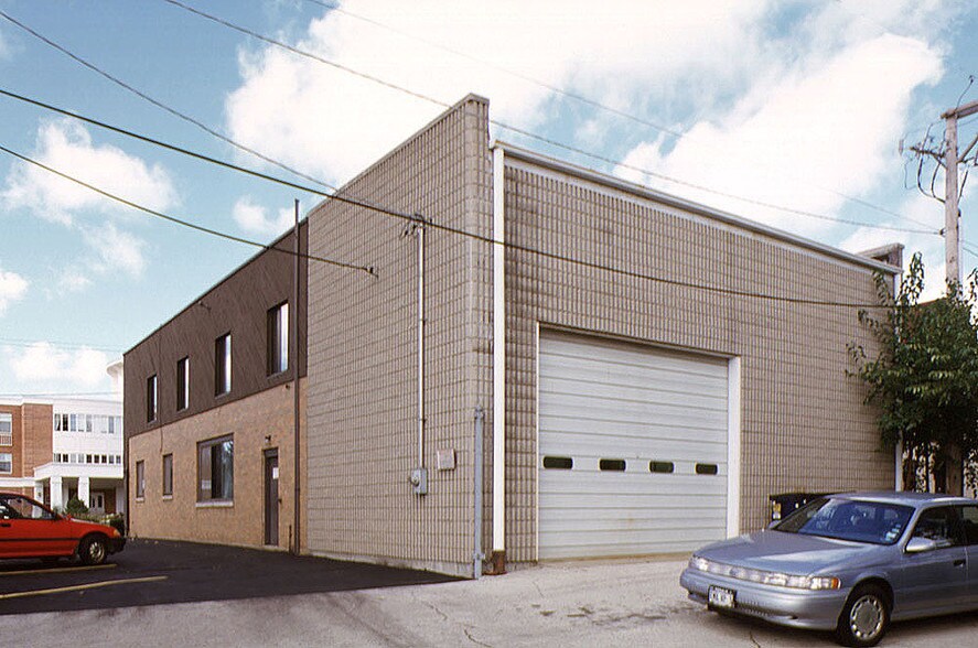 More Photos Of 2521 Gross Point Rd, Evanston Office For Lease