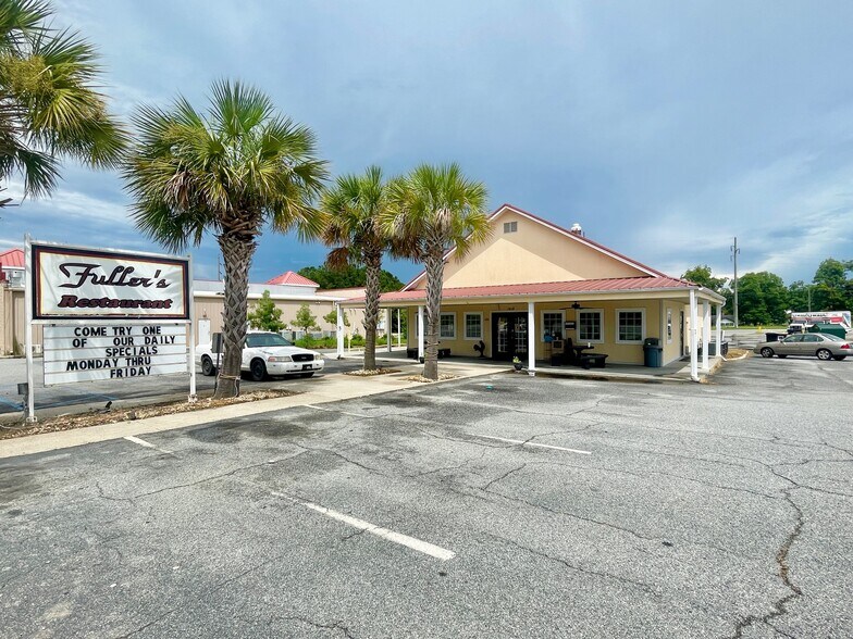 Primary Photo Of 1418 N Main St, Moultrie Theater Concert Hall For Sale