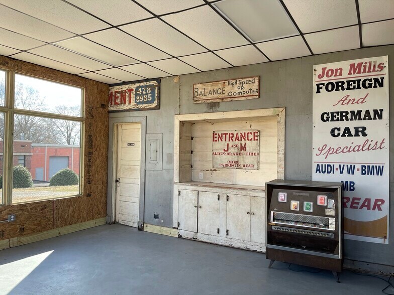 More Photos Of 538 W Atlanta St SE, Marietta Auto Repair For Lease