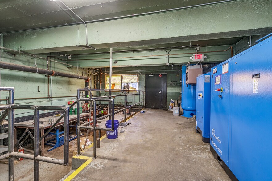 More Photos Of 2336 Territorial Rd, Saint Paul Warehouse For Sale