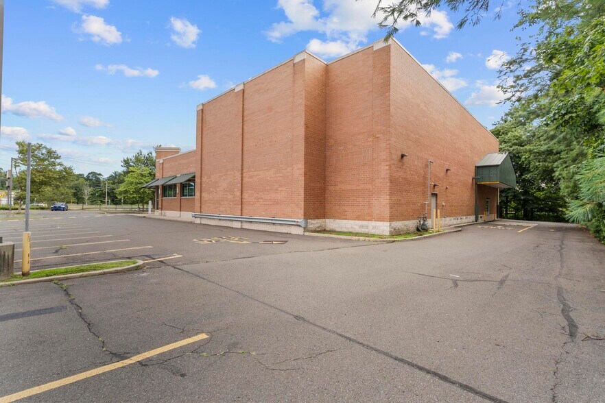 More Photos Of 1083 Boston Post Rd, Milford Drugstore For Lease