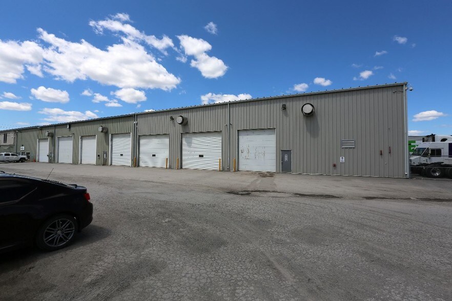 More Photos Of 999 Moodie Dr, Ottawa Industrial For Lease