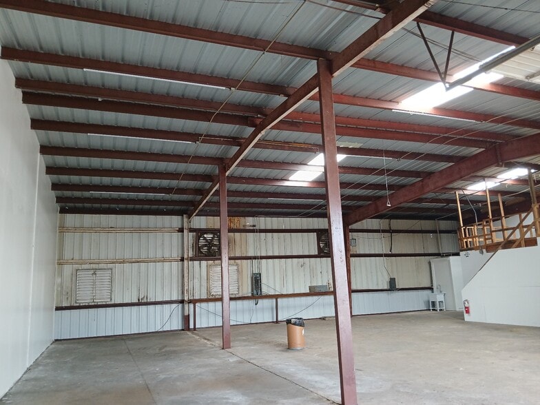 More Photos Of 11234 Timber Tech Ave, Tomball Unknown For Lease
