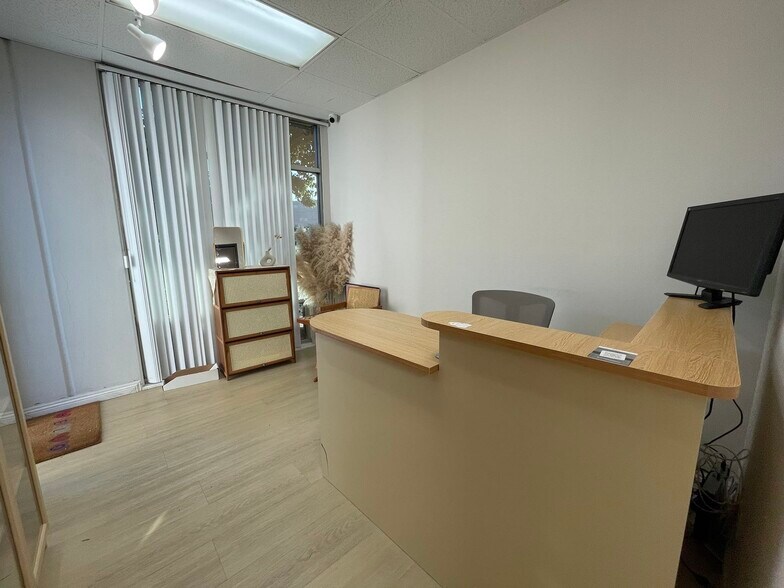 More Photos Of 208 Technology Dr, Irvine Light Distribution For Lease