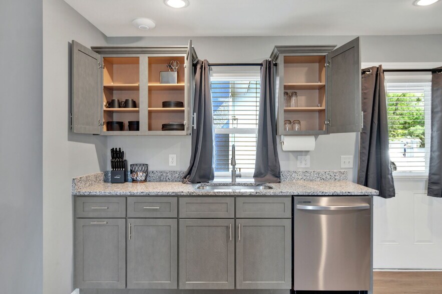 More Photos Of 733 W 52nd St, Savannah Apartments For Sale