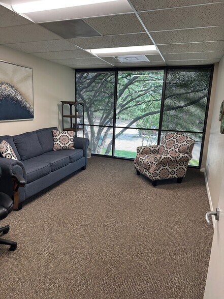 More Photos Of 8330-8350 Meadow Rd, Dallas Office For Sale