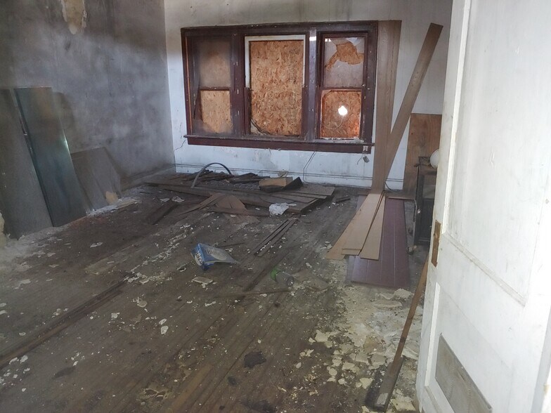 More Photos Of 1010-1016 E Main St, Columbus Storefront Retail Residential For Sale