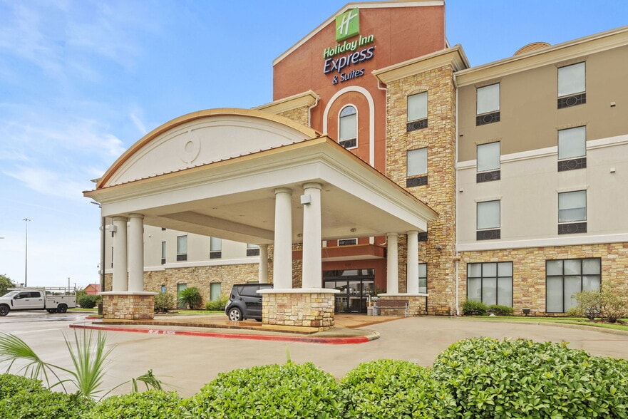More Photos Of 3115 Central Mall Dr, Port Arthur Hotel For Sale