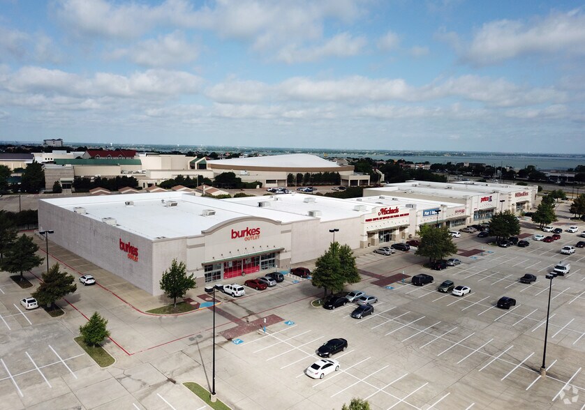 More Photos Of 2663-2885 Market Center Dr, Rockwall Unknown For Lease