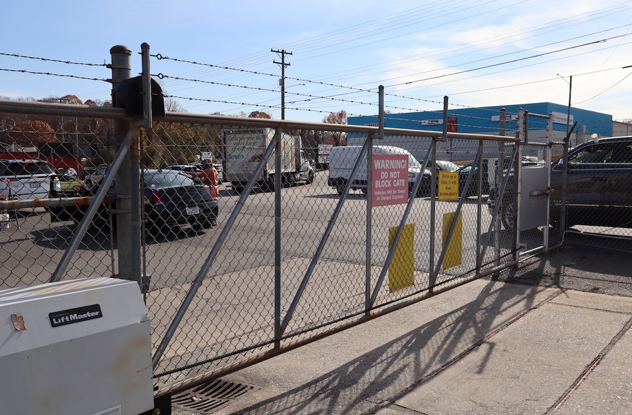 More Photos Of 4889 Country Club Rd, Winston-Salem Self Storage For Sale