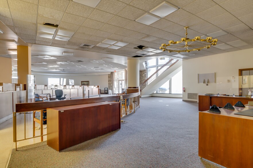 More Photos Of 9916 Main St, Damascus Bank For Sale