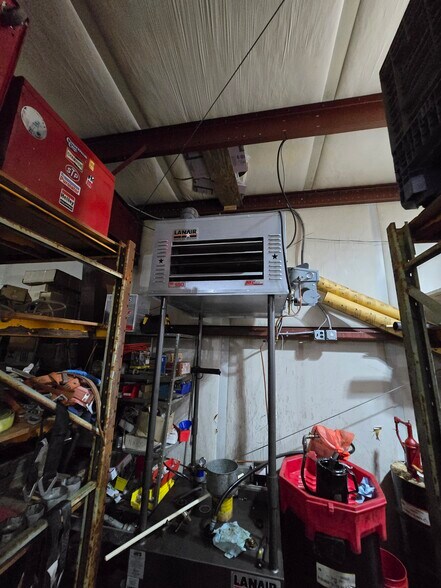 More Photos Of 2121 Commerce St, Aberdeen Industrial For Sale
