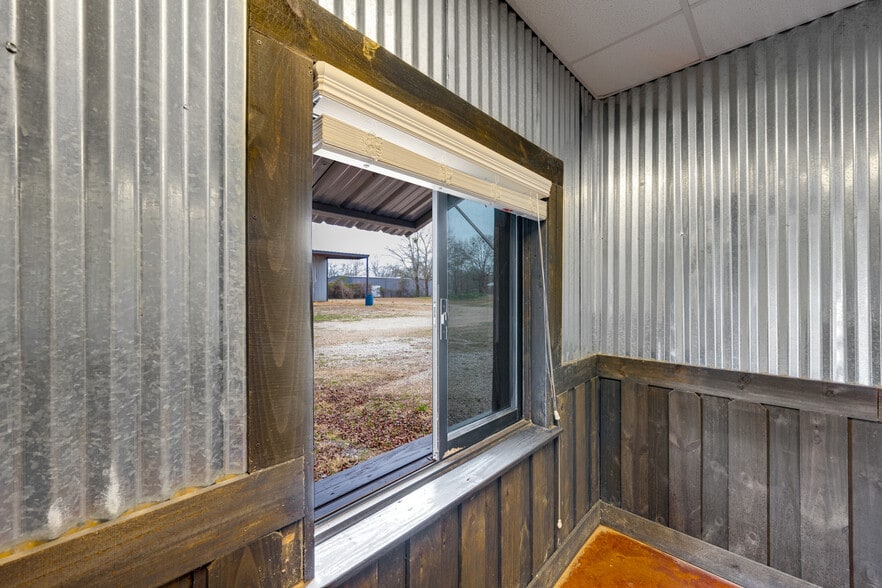 More Photos Of 10203-10263 County Road 135, Flint Service For Lease