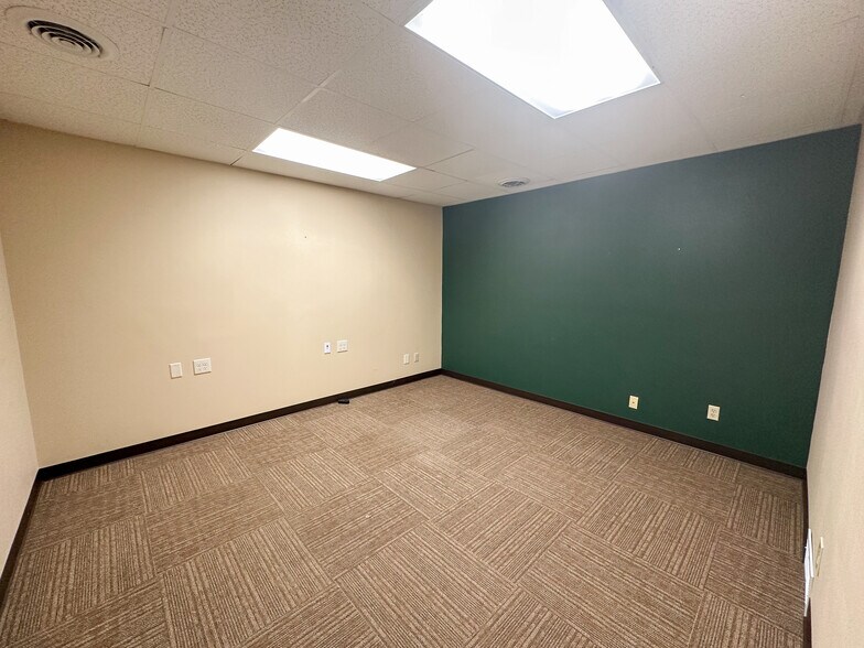 More Photos Of 111 S Walnut St, La Crescent General Retail For Lease