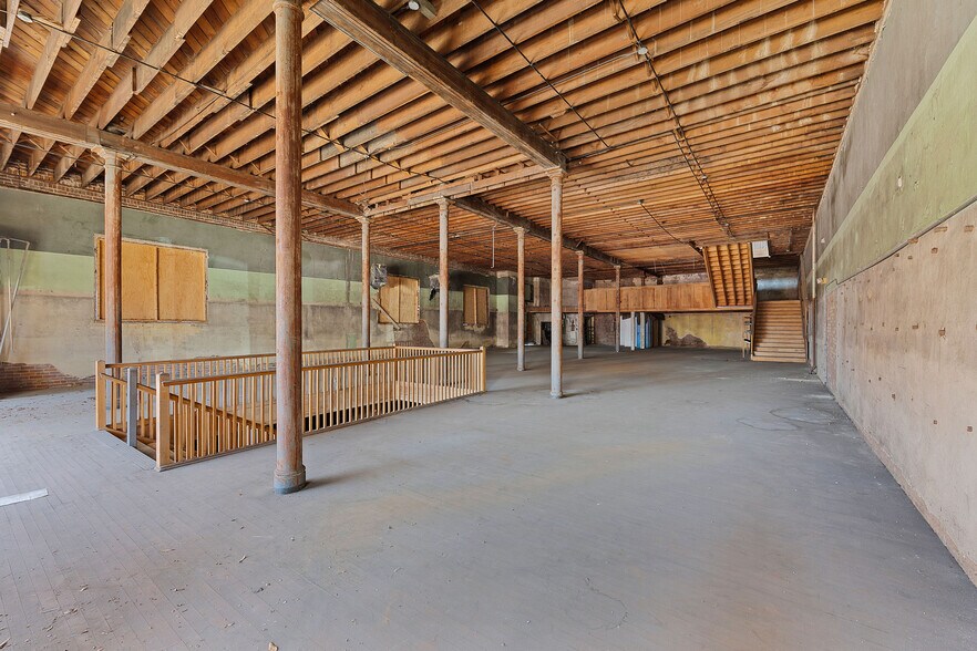 More Photos Of 214-216 N Liberty St, Jackson Storefront Retail Office For Lease