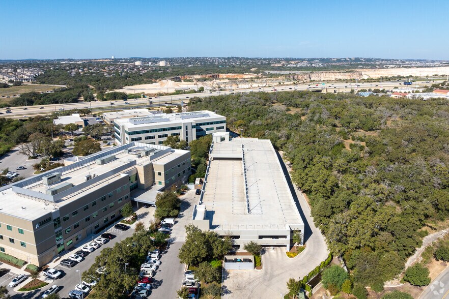 More Photos Of 19122 N US Highway 281, San Antonio Office For Lease