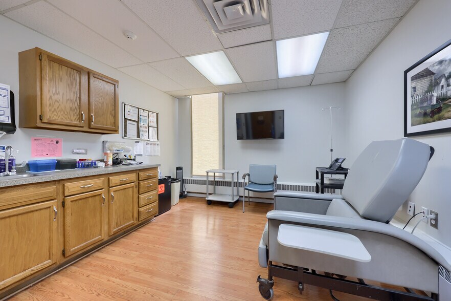 More Photos Of 625 Spring St, Wyomissing Office For Sale