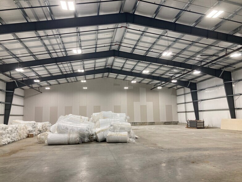 More Photos Of 6717 NE 15th St, Des Moines Warehouse For Lease