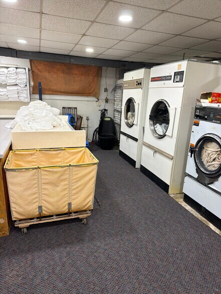 More Photos Of 100 W Wilson St, Valliant Hotel For Sale