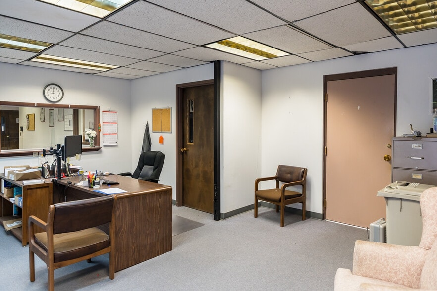 More Photos Of 1160 SW 4th St, Ontario Light Distribution For Sale