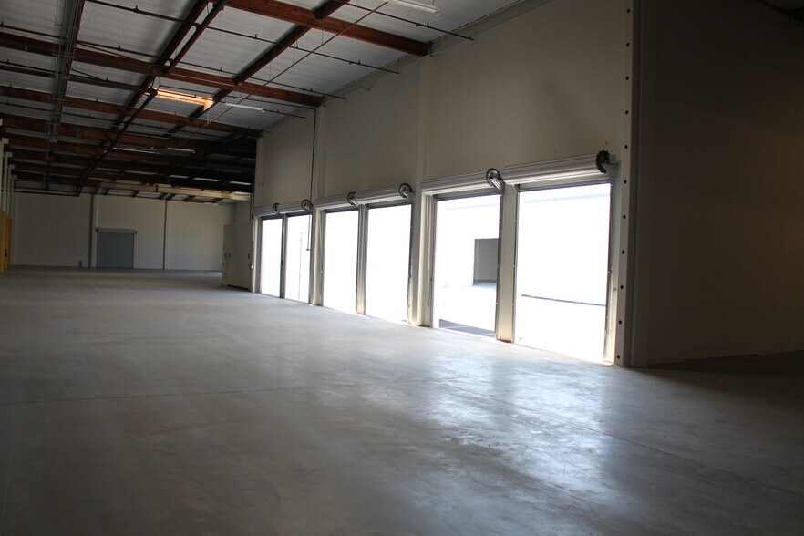 More Photos Of 2100 E 49th St, Vernon Warehouse For Lease