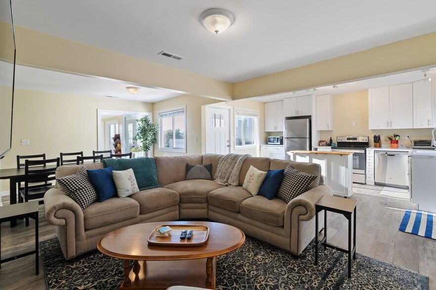 More Photos Of 259 S Pacific St, Rockaway Beach Specialty For Sale