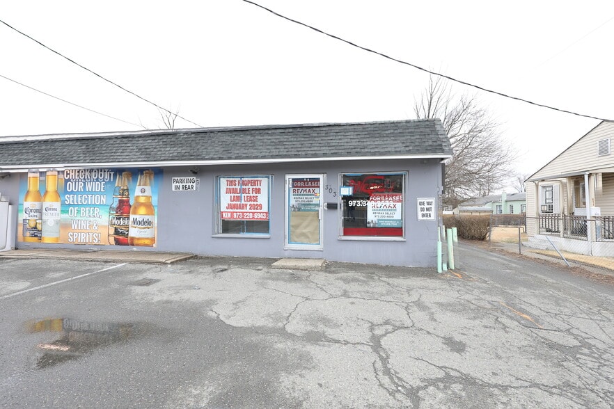 More Photos Of 301-303 S Salem St, Dover Freestanding For Lease