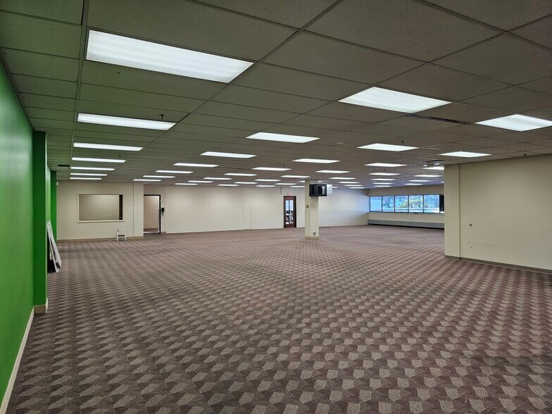 More Photos Of 1991 Northampton St, Easton Light Distribution For Lease