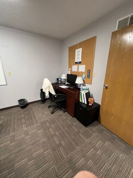 More Photos Of 1645 Rostraver Rd, Belle Vernon Office For Sale