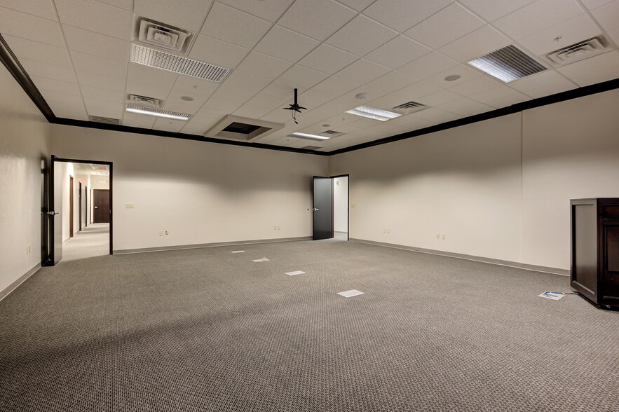 More Photos Of 4509-4513 Memorial Cir, Oklahoma City Office For Sale