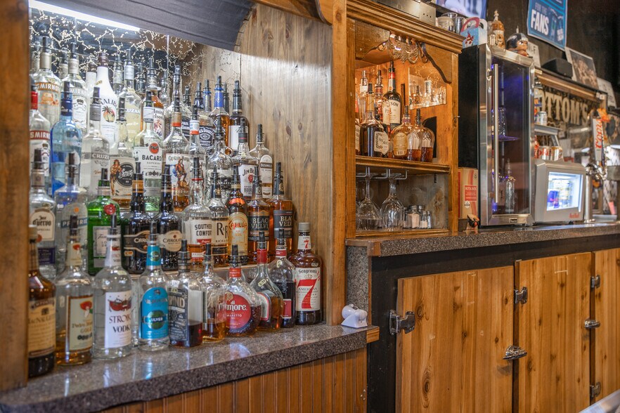 More Photos Of 309 Main, Juliaetta Bar For Sale