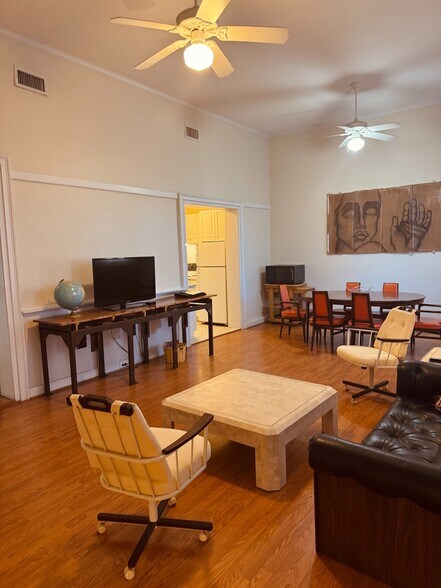 More Photos Of 2737-2739 Cleveland St, Elloree Storefront Retail Office For Sale