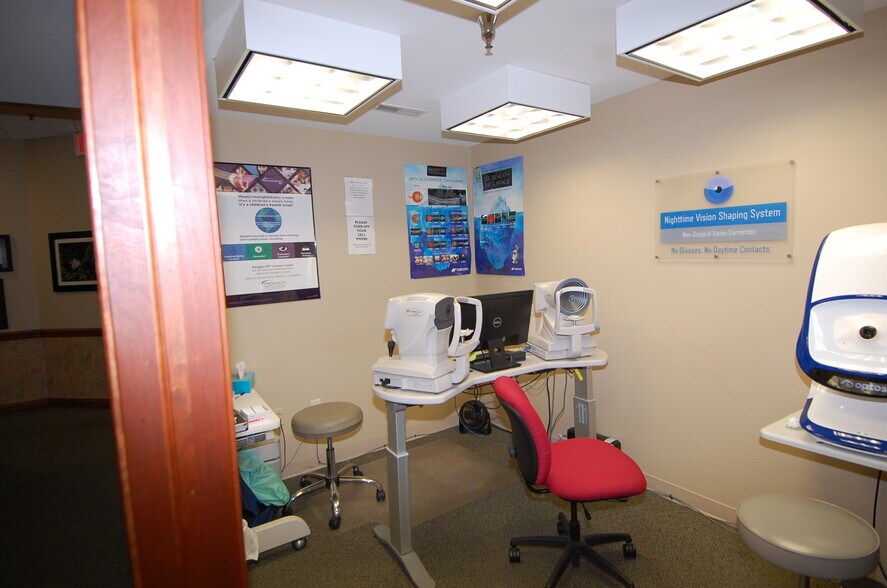 More Photos Of 640 Highway 1 W, Iowa City Office For Sale
